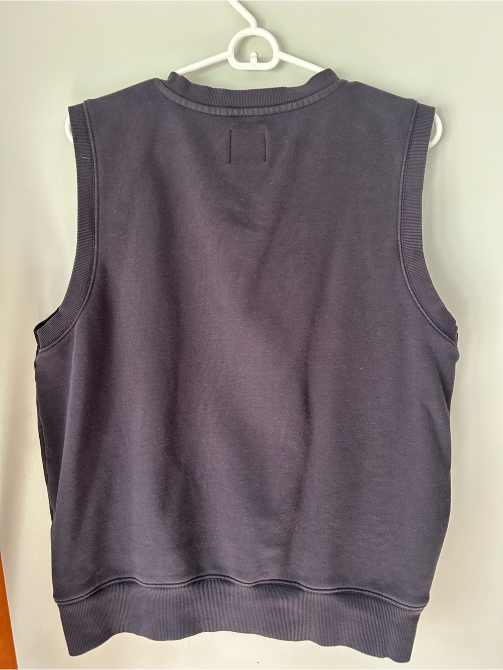 Aritzia TNA Women's Charcoal V-Neck Sleeveless Sweatshirt Vest - Size L - Picture 2 of 4
